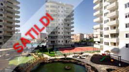 LÜKS BİR KOMPLEKSTE TÜM OLANAKLARA SAHİP MOBİLYALI VE BEYAZ EŞYALI 2+1 DAİRE SATILIKTIR.