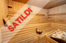 LÜKS BİR KOMPLEKSTE TÜM OLANAKLARA SAHİP MOBİLYALI VE BEYAZ EŞYALI 2+1 DAİRE SATILIKTIR.