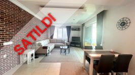 LÜKS BİR KOMPLEKSTE TÜM OLANAKLARA SAHİP MOBİLYALI VE BEYAZ EŞYALI 2+1 DAİRE SATILIKTIR.