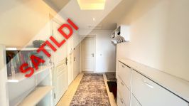 LÜKS BİR KOMPLEKSTE TÜM OLANAKLARA SAHİP MOBİLYALI VE BEYAZ EŞYALI 2+1 DAİRE SATILIKTIR.