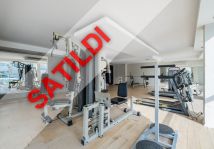 LÜKS BİR KOMPLEKSTE TÜM OLANAKLARA SAHİP MOBİLYALI VE BEYAZ EŞYALI 2+1 DAİRE SATILIKTIR.