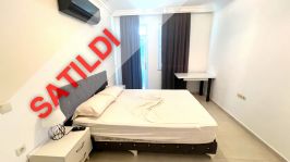 LÜKS BİR KOMPLEKSTE TÜM OLANAKLARA SAHİP MOBİLYALI VE BEYAZ EŞYALI 2+1 DAİRE SATILIKTIR.