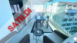 LÜKS BİR KOMPLEKSTE TÜM OLANAKLARA SAHİP MOBİLYALI VE BEYAZ EŞYALI 2+1 DAİRE SATILIKTIR.